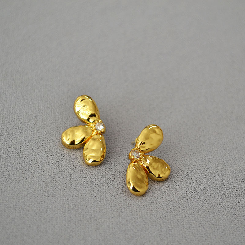 Hurmaava Kulta Korvarengas jokaiseen tilaisuuteen