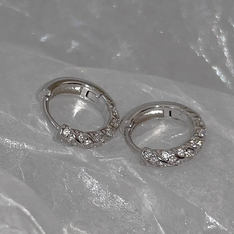 Kaunis Korvarengas ainutlaatuisella tyylillä