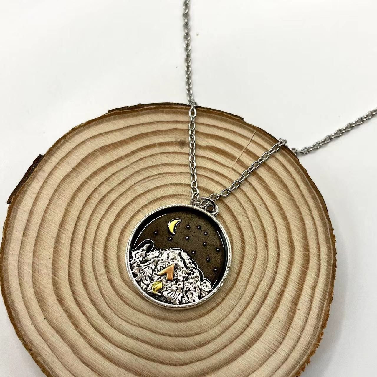 Herkkä käsityö Koru