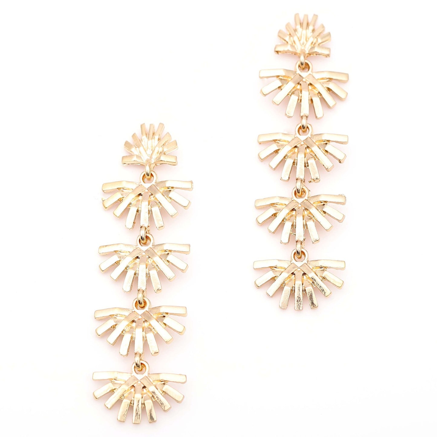 Kaunis Korvarengas ainutlaatuisella tyylillä