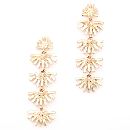 Kaunis Korvarengas ainutlaatuisella tyylillä