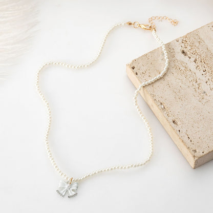 Klassinen Helmi Kaulakoru ajattomalla viehätyksellä