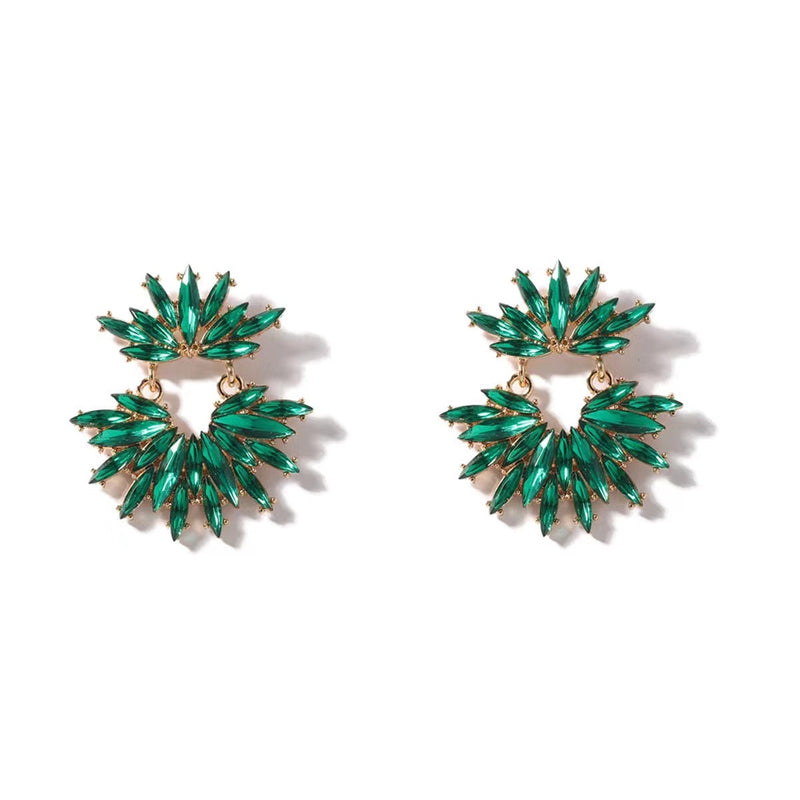 Kaunis Korvarengas ainutlaatuisella tyylillä