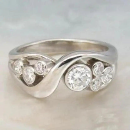 Kaunis Sormus ainutlaatuisella tyylillä