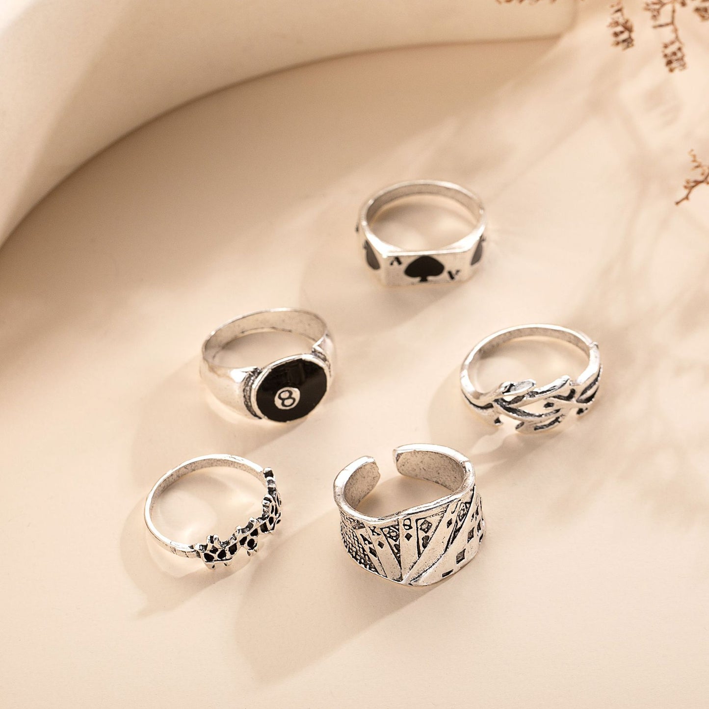 Kaunis Sormus ainutlaatuisella tyylillä