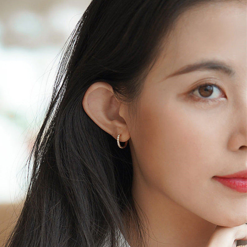 Kaunis Korvarengas ainutlaatuisella tyylillä