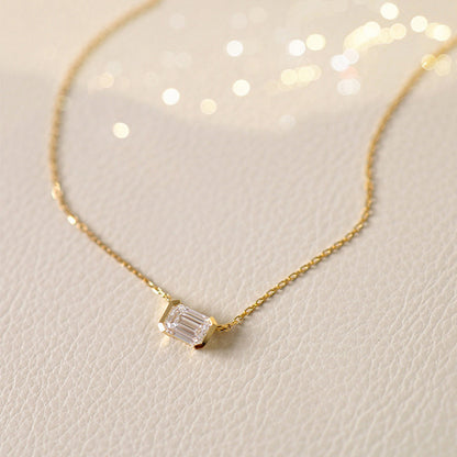 Klassinen Kaulakoru ajattomalla viehätyksellä