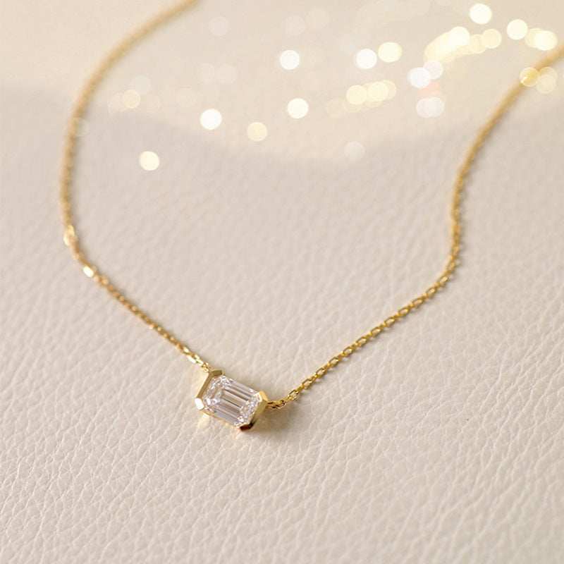 Klassinen Kaulakoru ajattomalla viehätyksellä