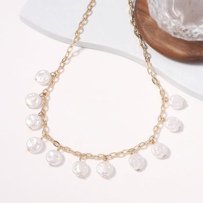 Klassinen Helmi Kaulakoru ajattomalla viehätyksellä