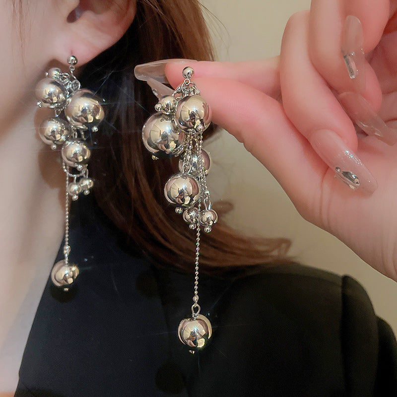 Kaunis Korvarengas ainutlaatuisella tyylillä