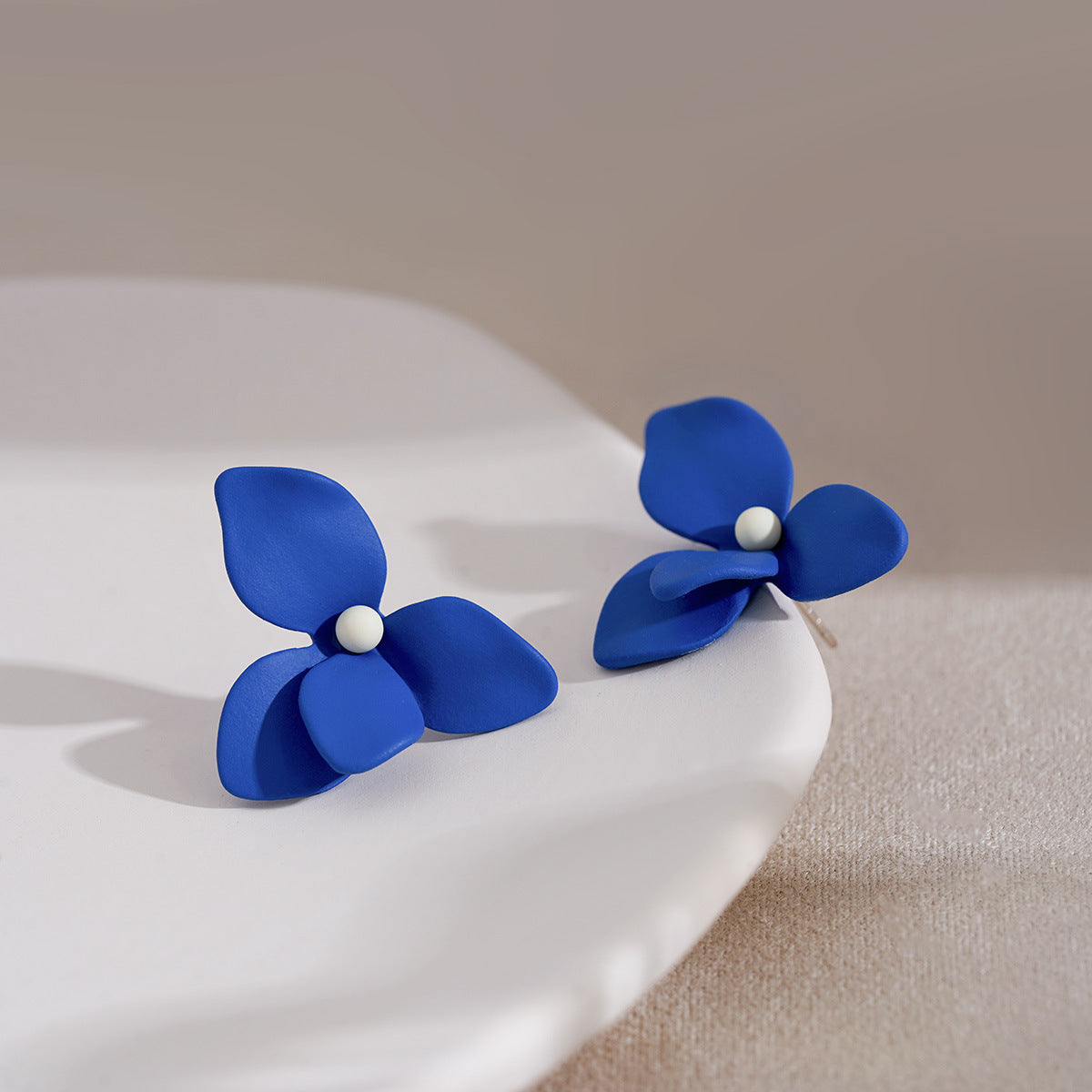 Klassinen Korvarengas ajattomalla viehätyksellä