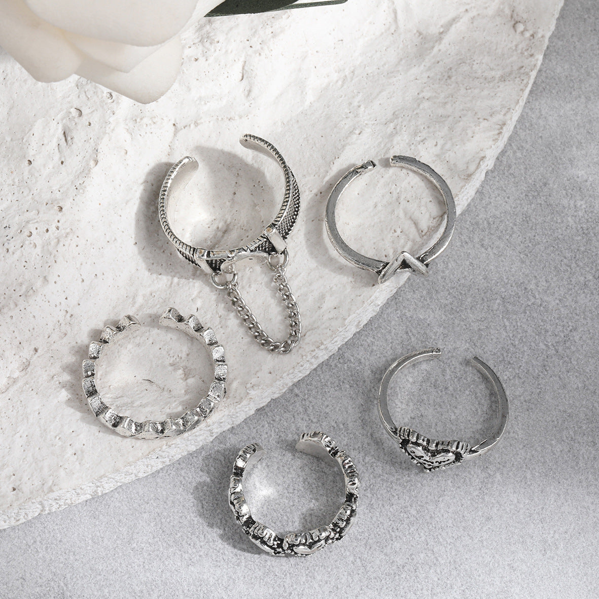 Klassinen Korusetti ajattomalla viehätyksellä