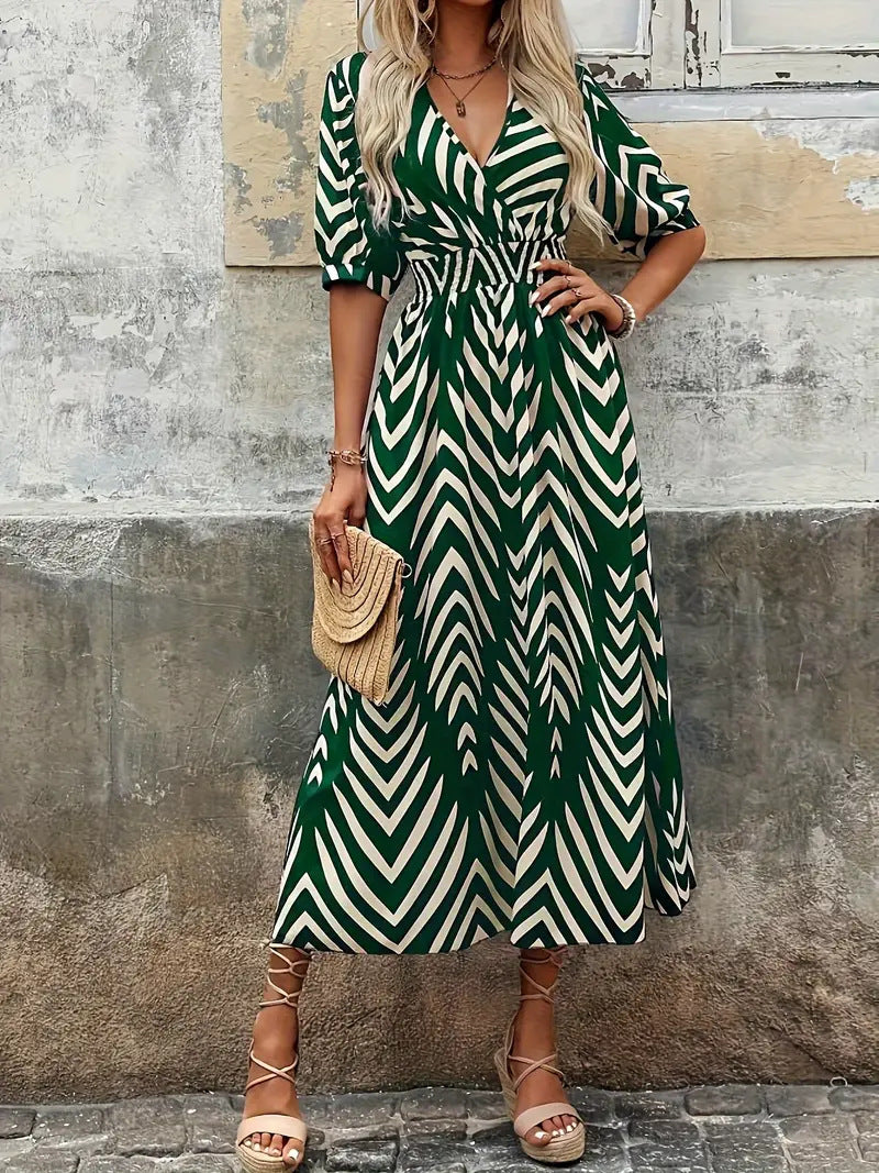 Well Tailored Dress with a Graceful Silhouette
