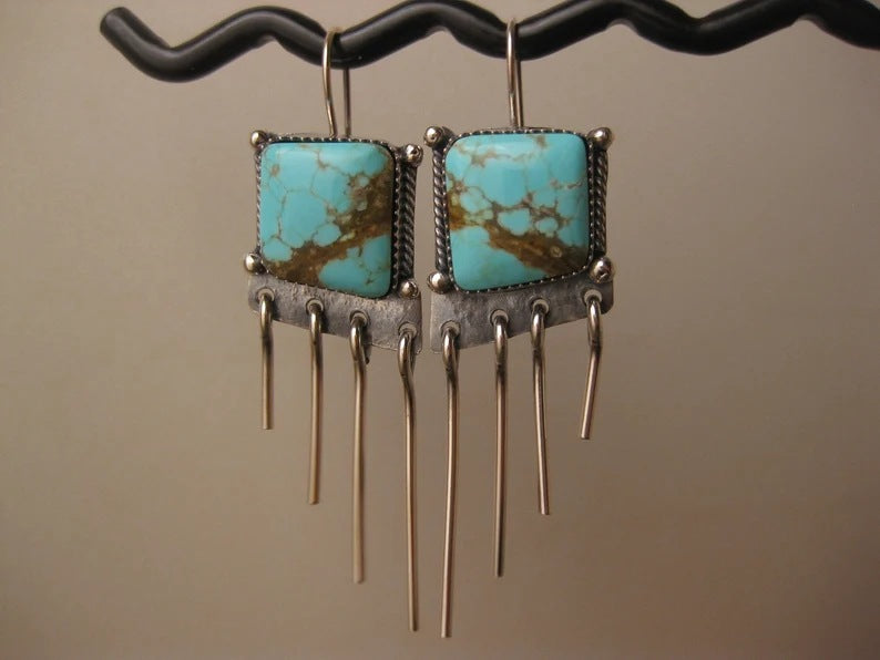 Klassinen Korvarengas ajattomalla viehätyksellä