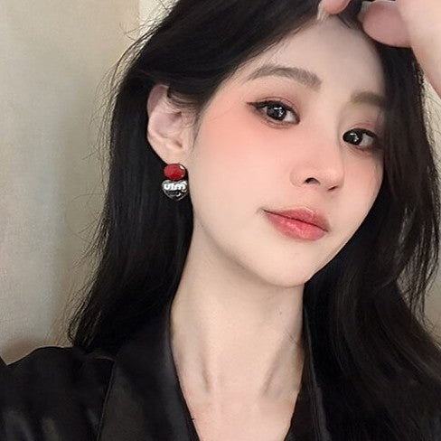 Kaunis Korvarengas ainutlaatuisella tyylillä