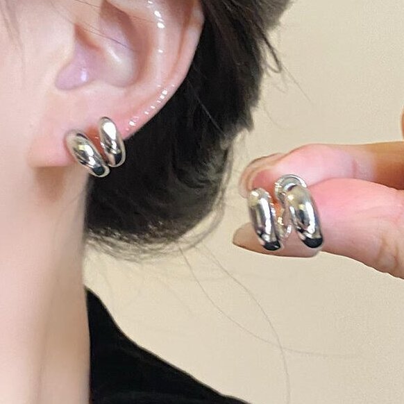 Kaunis Hopea Korvarengas ainutlaatuisella tyylillä