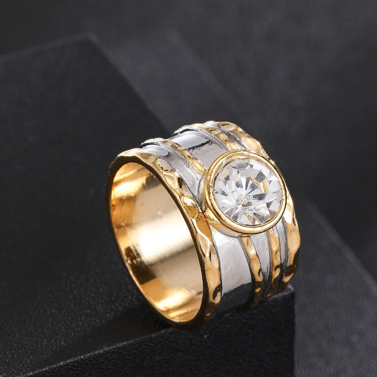 Elegantti Sormus jokaiseen tilaisuuteen