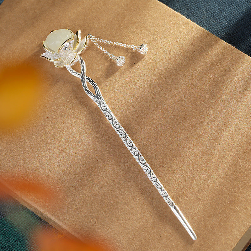 Klassinen Hopea Koru ajattomalla viehätyksellä