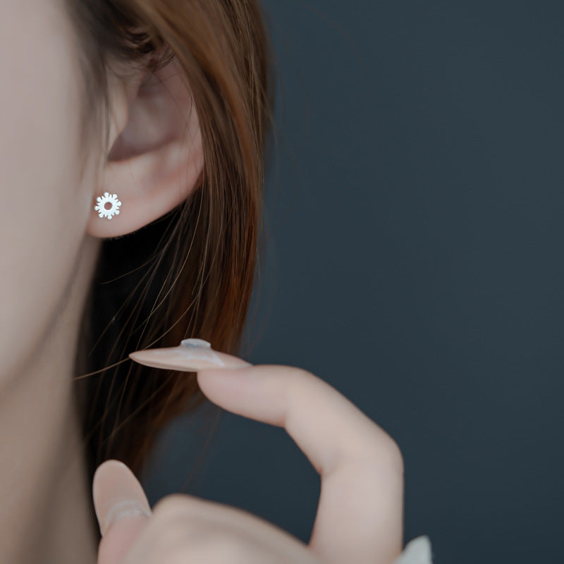 Kaunis Korvarengas ainutlaatuisella tyylillä