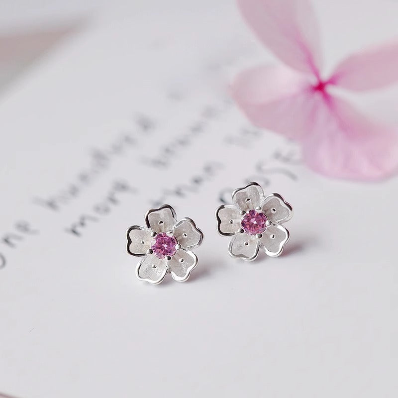 Kaunis Korvarengas ainutlaatuisella tyylillä