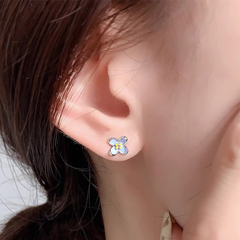 Kaunis Korvarengas ainutlaatuisella tyylillä