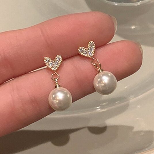 Romanttinen Helmi Korvarengas erityisiin hetkiin