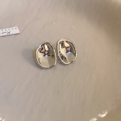 Kaunis Korvarengas ainutlaatuisella tyylillä