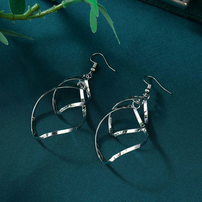 Kaunis Korvarengas ainutlaatuisella tyylillä