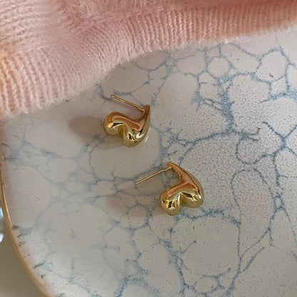 Kaunis Korvarengas ainutlaatuisella tyylillä