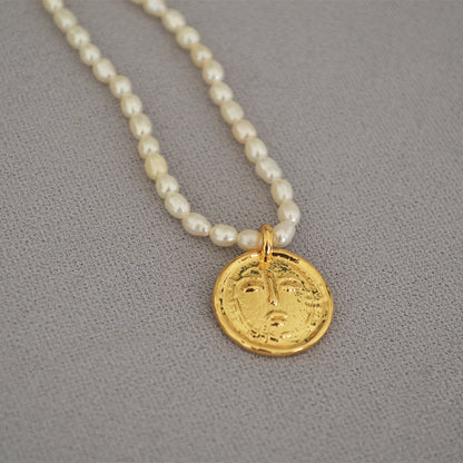 Romanttinen Kulta Kaulakoru erityisiin hetkiin