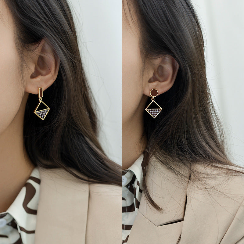 Elegantti Korvarengas jokaiseen tilaisuuteen