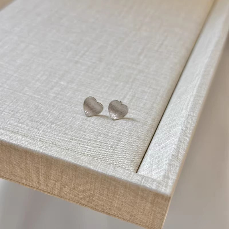 Kaunis Korvarengas ainutlaatuisella tyylillä