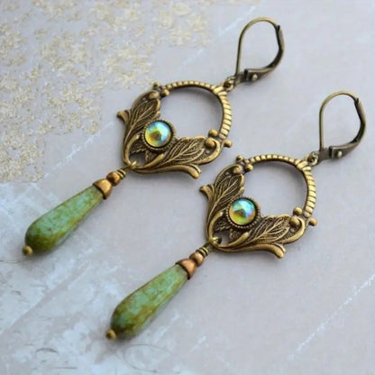 Klassinen Sormus ajattomalla viehätyksellä