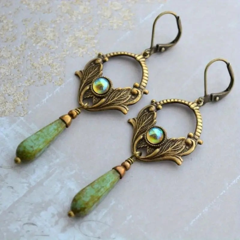 Klassinen Sormus ajattomalla viehätyksellä