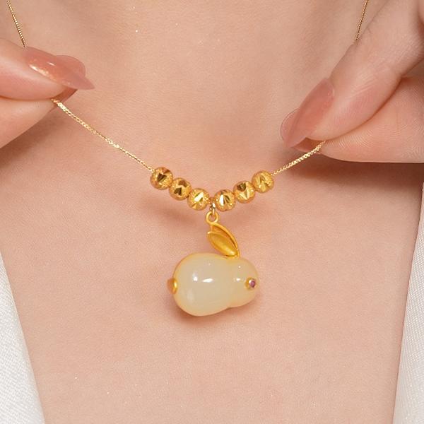 Klassinen Kaulakoru ajattomalla viehätyksellä