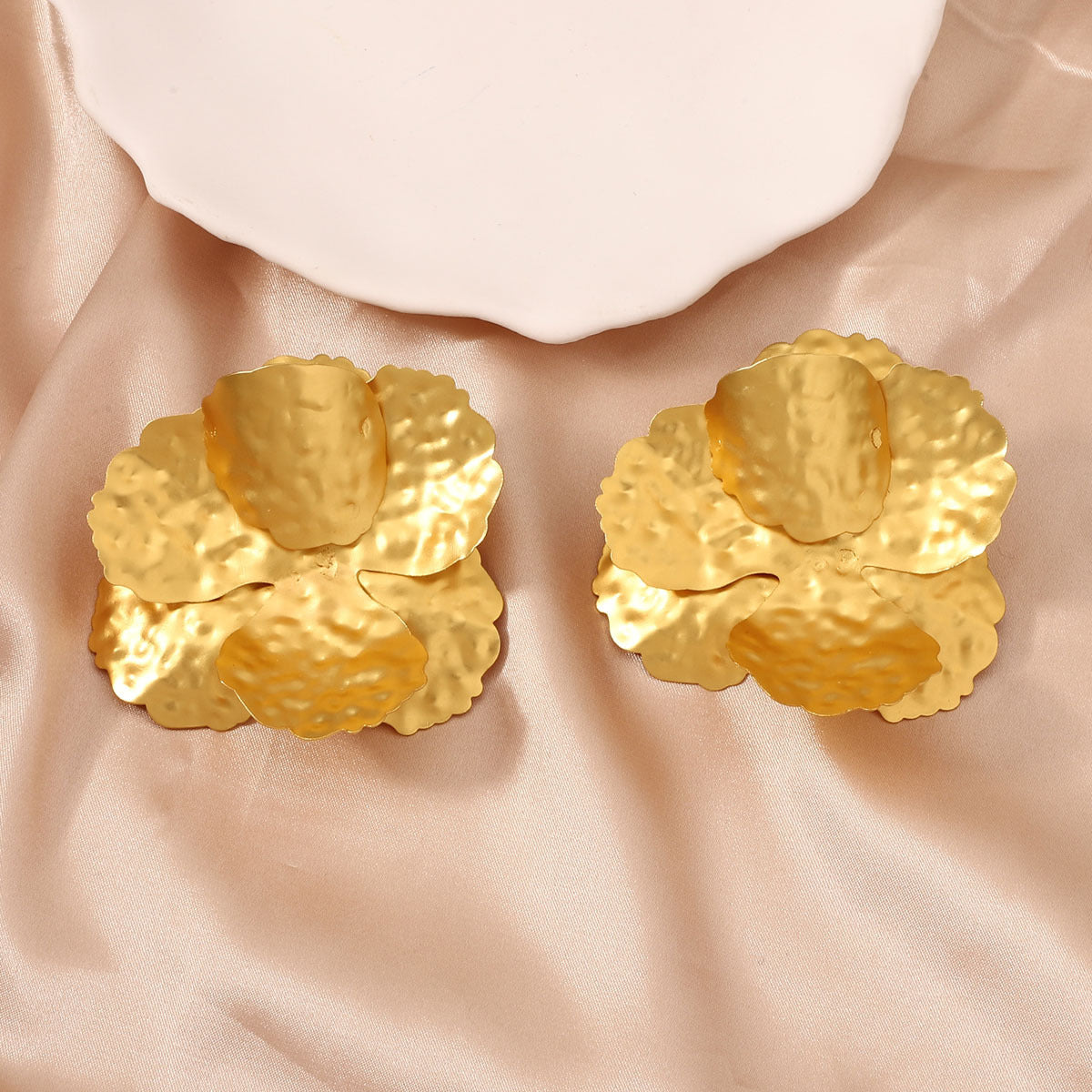 Hurmaava Korvarengas jokaiseen tilaisuuteen