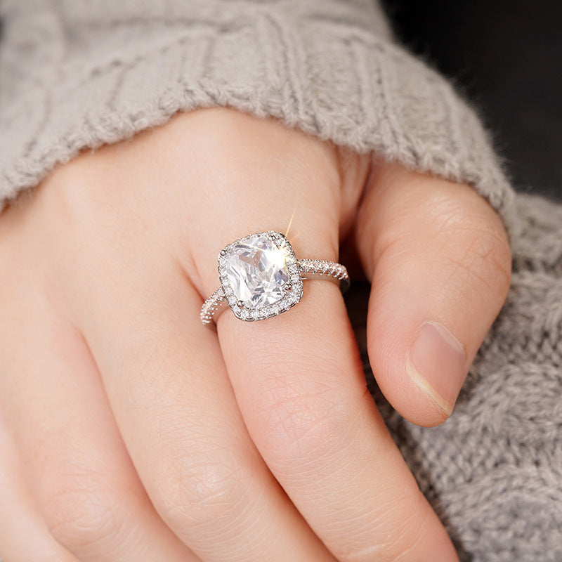 Hurmaava Sormus jokaiseen tilaisuuteen