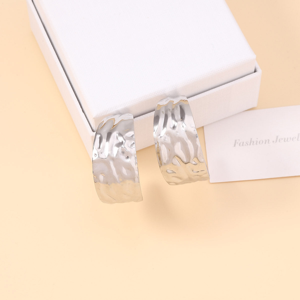 Elegantti Korvarengas jokaiseen tilaisuuteen