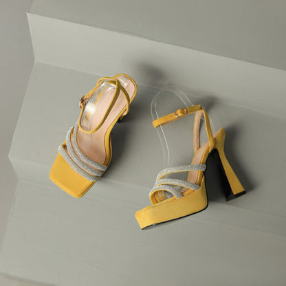 Tyylikkäät Ortopediset Sandaalit Ainutlaatuisella Muotoilulla