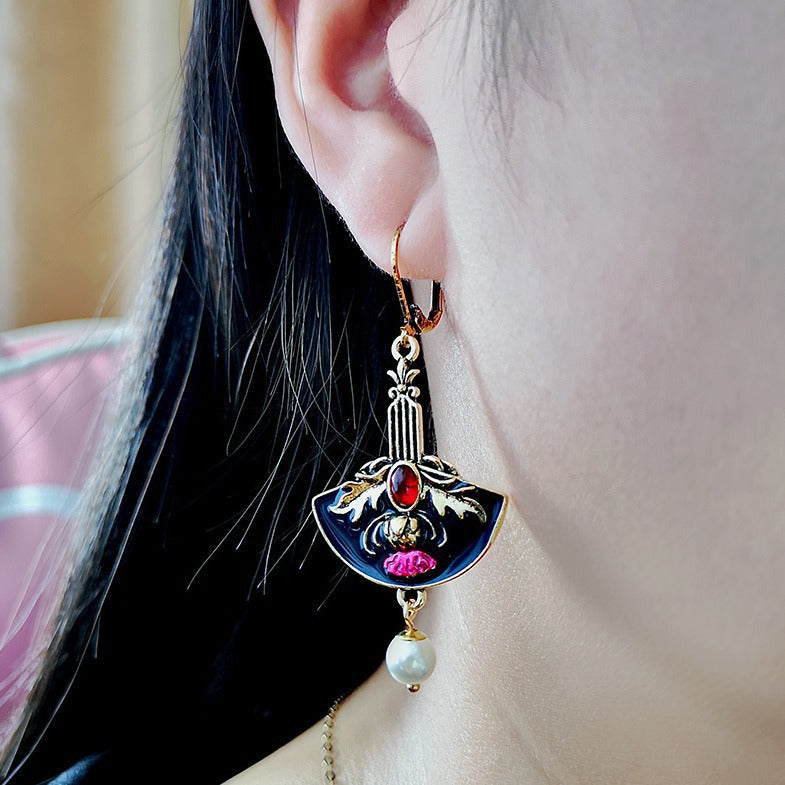 Klassinen Sormus ajattomalla viehätyksellä