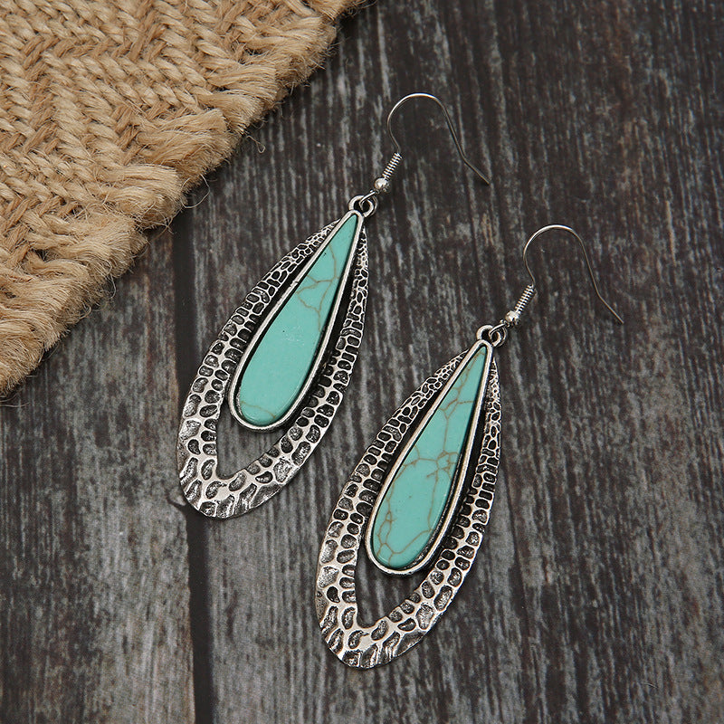 Klassinen Sormus ajattomalla viehätyksellä