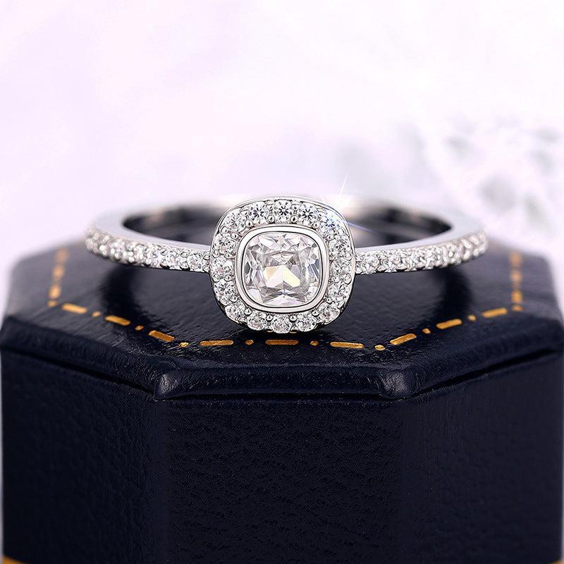 Hurmaava Sormus jokaiseen tilaisuuteen