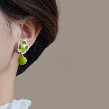 Klassinen Korvarengas ajattomalla viehätyksellä