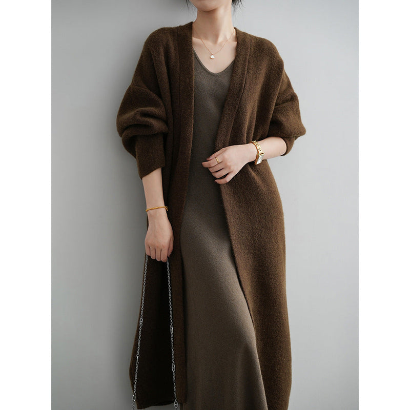 Well Tailored Cardigan with a Graceful Silhouette