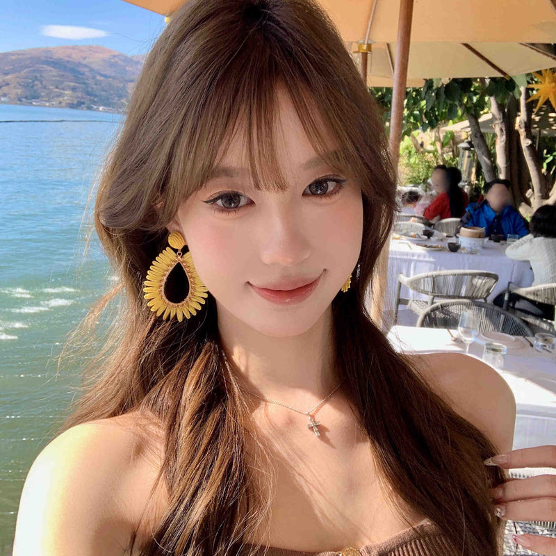 Kaunis Korvarengas ainutlaatuisella tyylillä