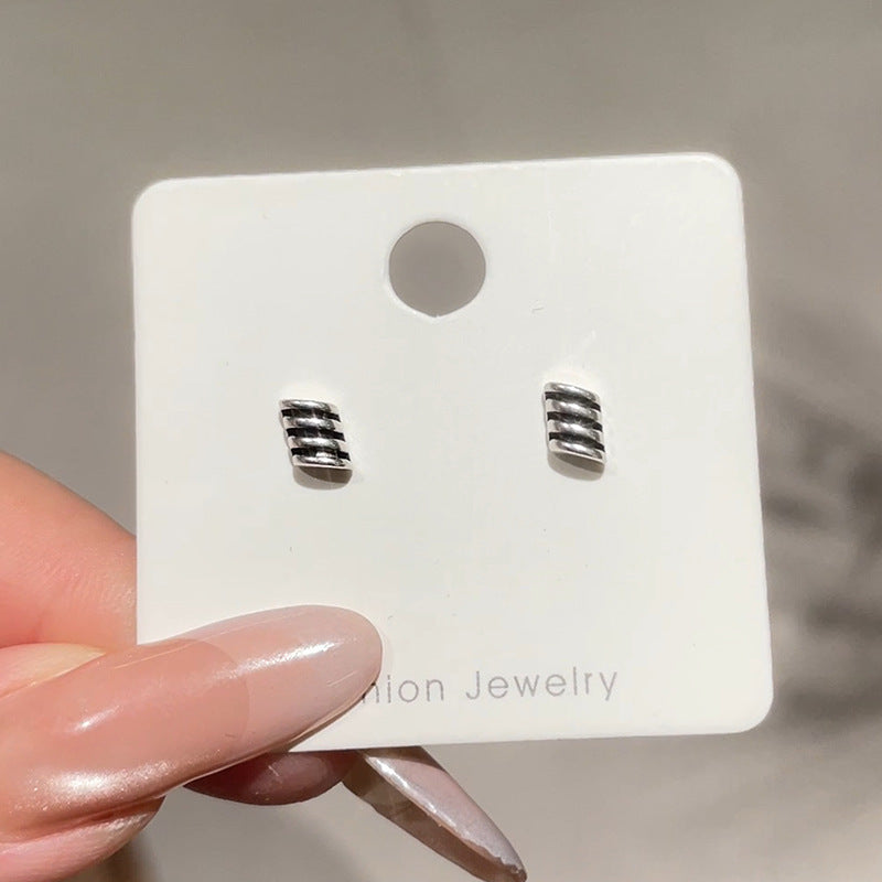 Klassinen Korvarengas ajattomalla viehätyksellä