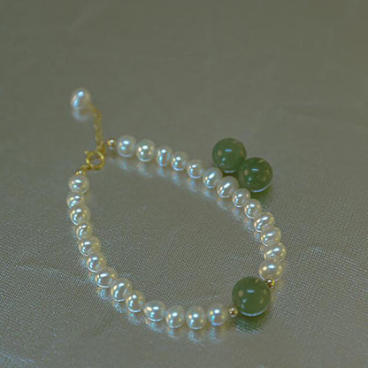 Klassinen Helmi Rannekoru ajattomalla viehätyksellä