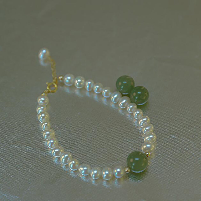 Klassinen Helmi Rannekoru ajattomalla viehätyksellä