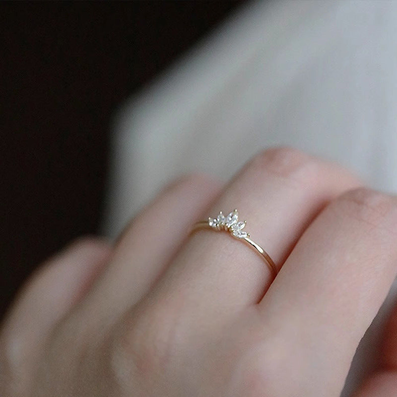 Klassinen Sormus ajattomalla viehätyksellä