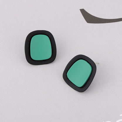 Kaunis Korvarengas ainutlaatuisella tyylillä